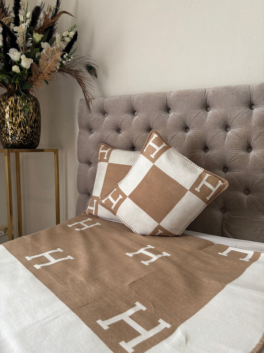 Beige/white